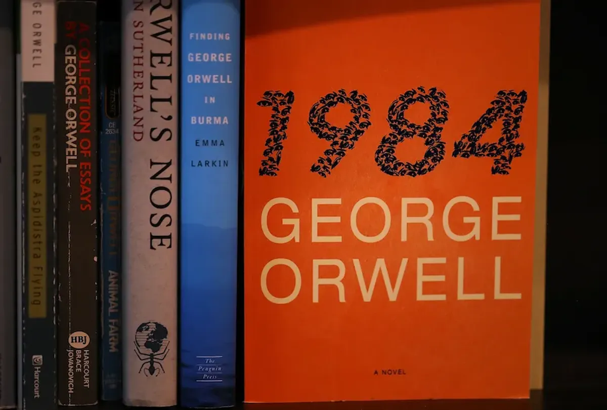 Distopik Romanların Gerçek Dünya ile Benzerlikleri 1984 vs. Günümüz3